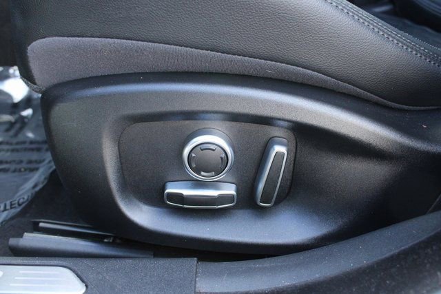 Used 2020 Jaguar XE S image 14