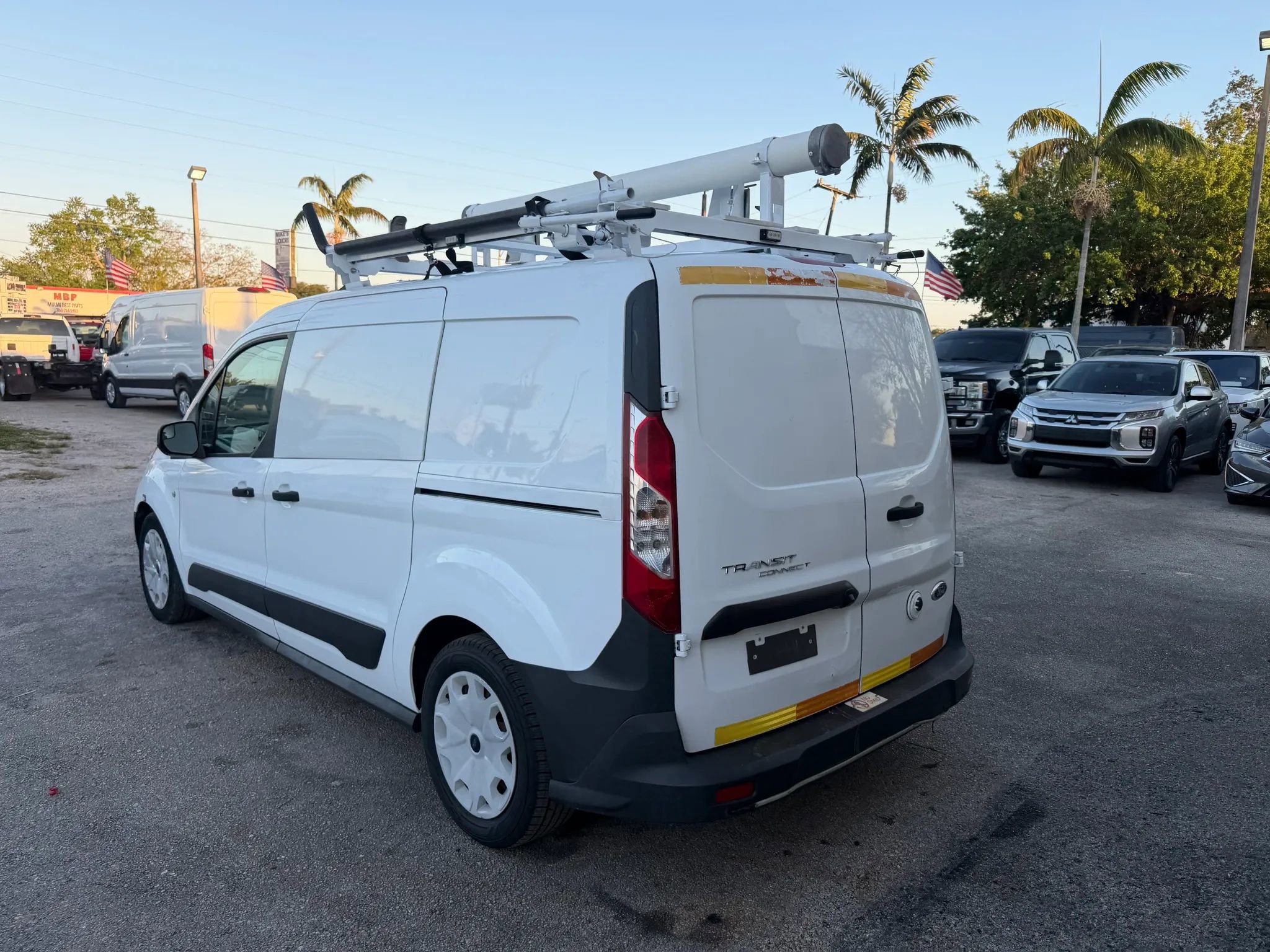 Used 2016 Ford Transit Connect XL image 4