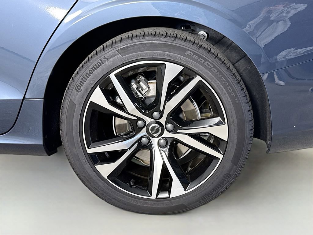 Used 2025 Volvo S60 B5 Plus AWD/4WD image 32