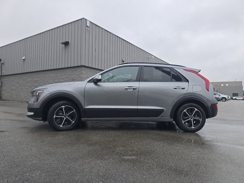 Used 2023 Kia Niro EX image 14