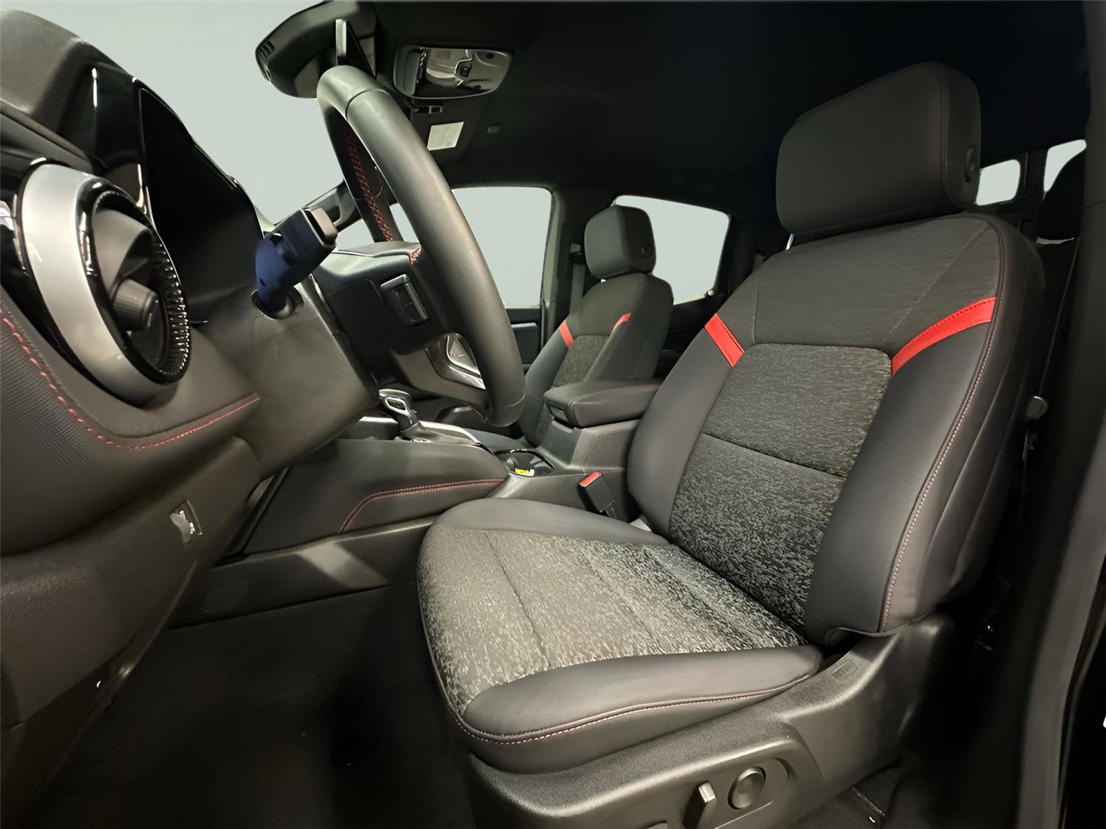 Certified 2024 Chevrolet Colorado Z71 w/ Z71 Convenience Package 2 image 26