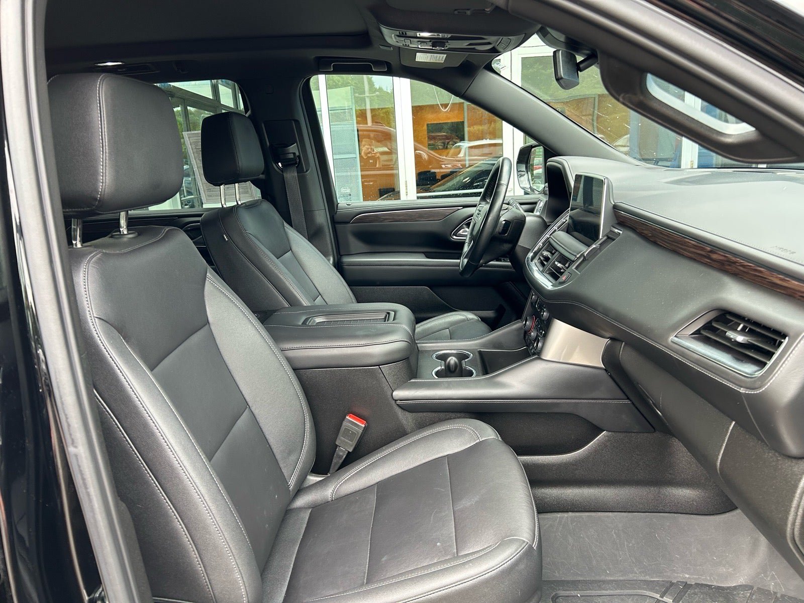 Used 2023 Chevrolet Tahoe Z71 w/ Luxury Package AWD/4WD image 7