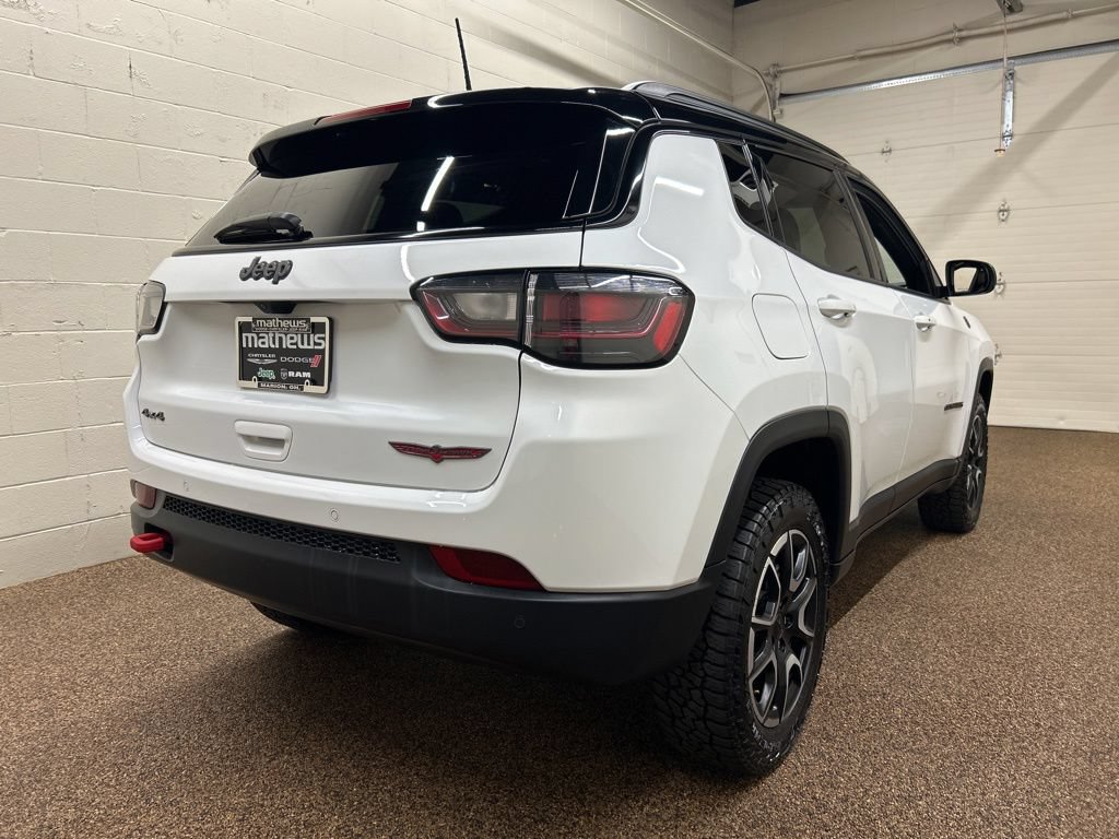 Used 2024 Jeep Compass Trailhawk w/ Trailhawk Elite Group AWD/4WD image 2
