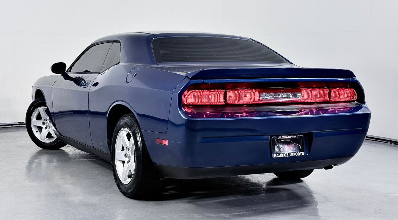 Used 2010 Dodge Challenger SE image 9
