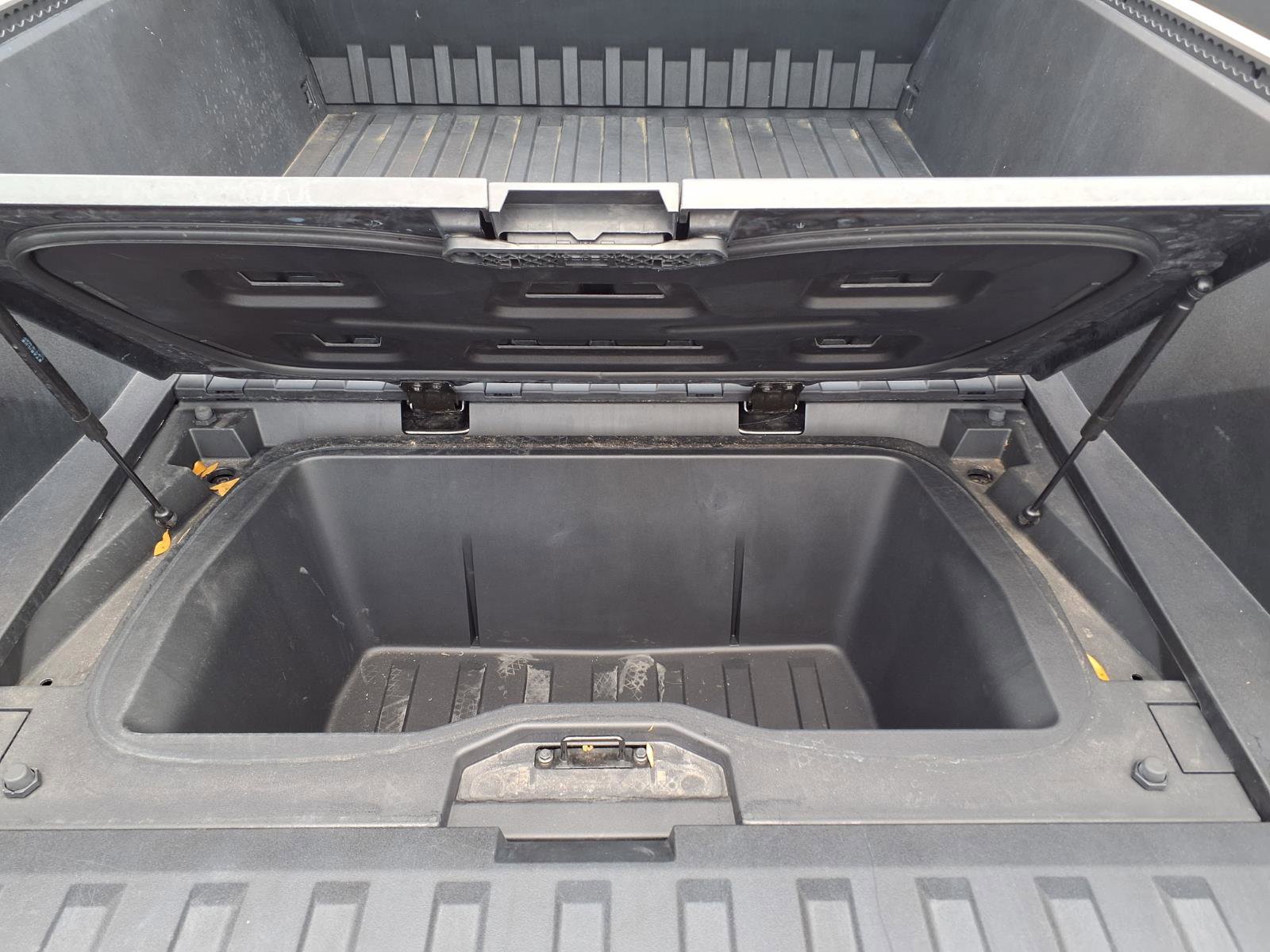 Used 2025 Tesla Cybertruck AWD Crew Cab image 7