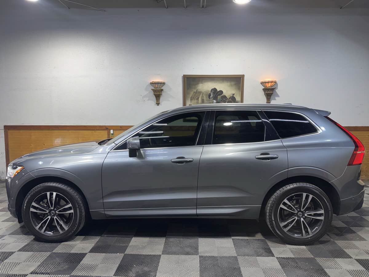 Used 2019 Volvo XC60 T6 Momentum w/ Multimedia Package AWD/4WD image 2