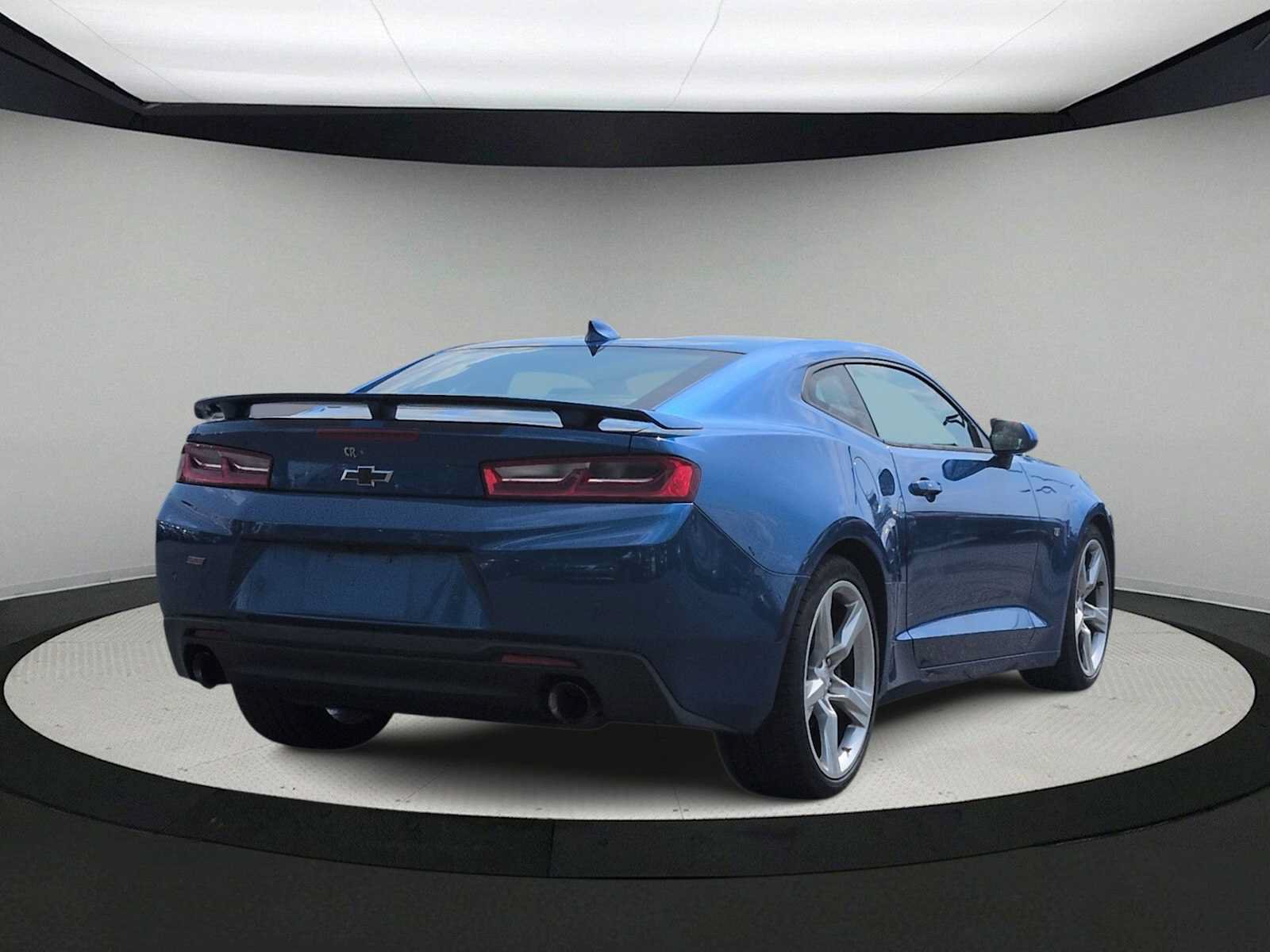 Used 2016 Chevrolet Camaro SS RWD image 8
