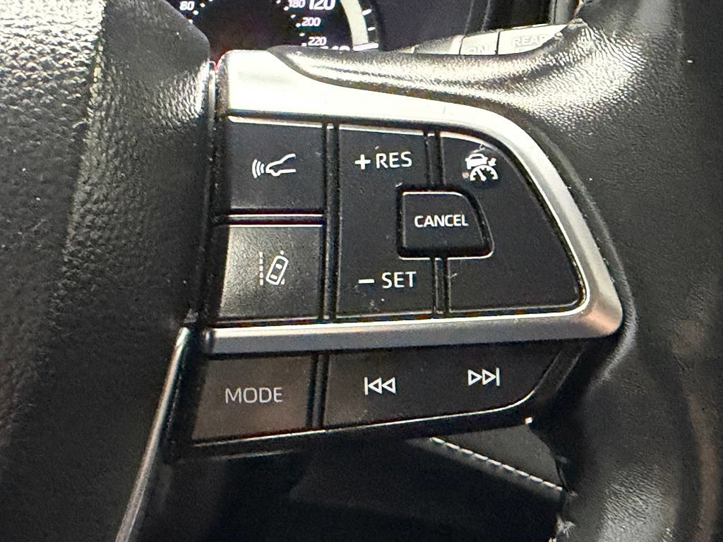 Used 2020 Toyota Highlander LE FWD image 28