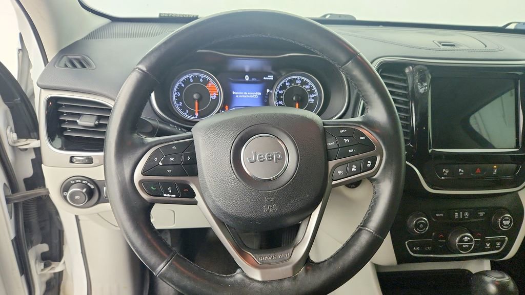 Used 2019 Jeep Cherokee Limited w/ Luxury Group FWD image 17