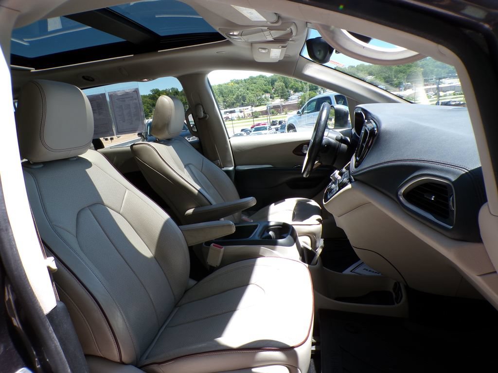 Used 2017 Chrysler Pacifica Limited FWD image 15
