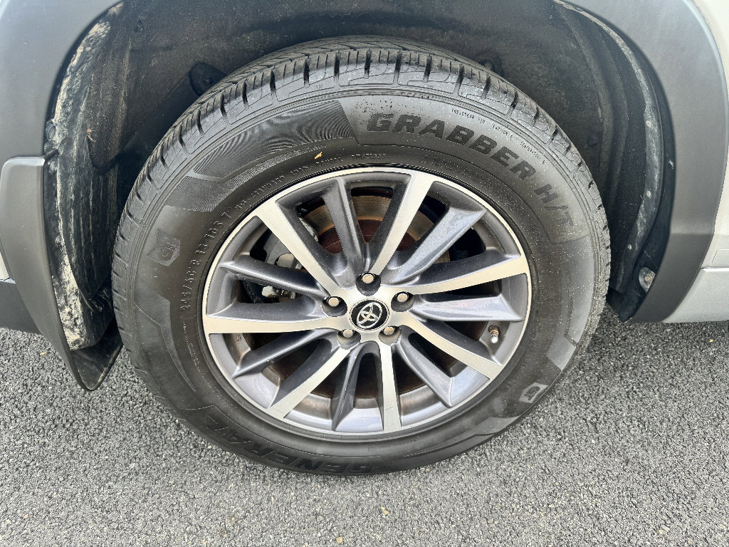 Used 2017 Toyota Highlander XLE w/ Carpet Mat Package AWD/4WD image 28