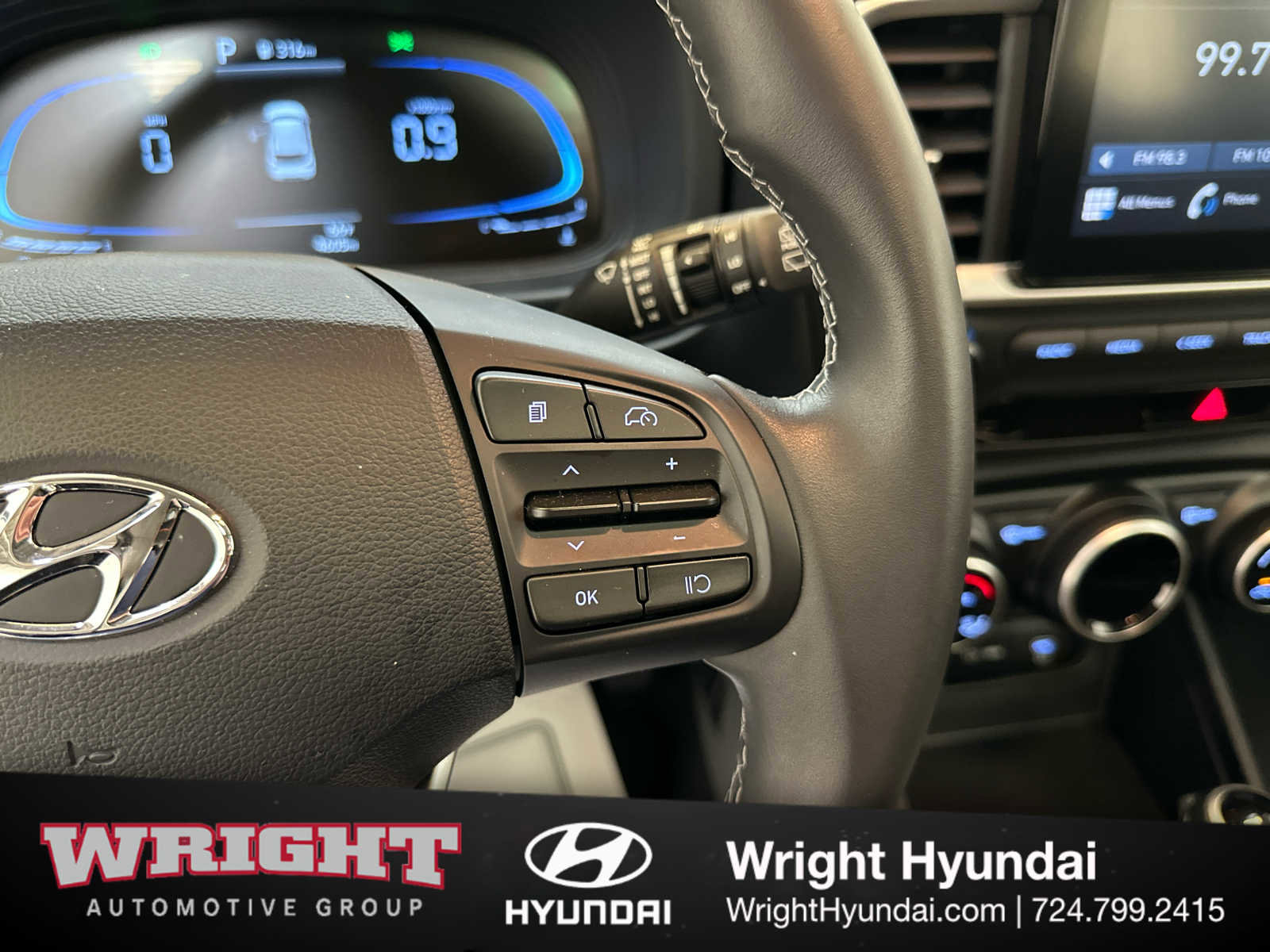 Certified 2025 Hyundai Venue SEL FWD image 21
