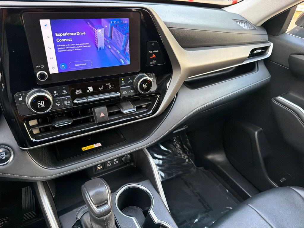 Used 2023 Toyota Highlander XLE FWD image 25