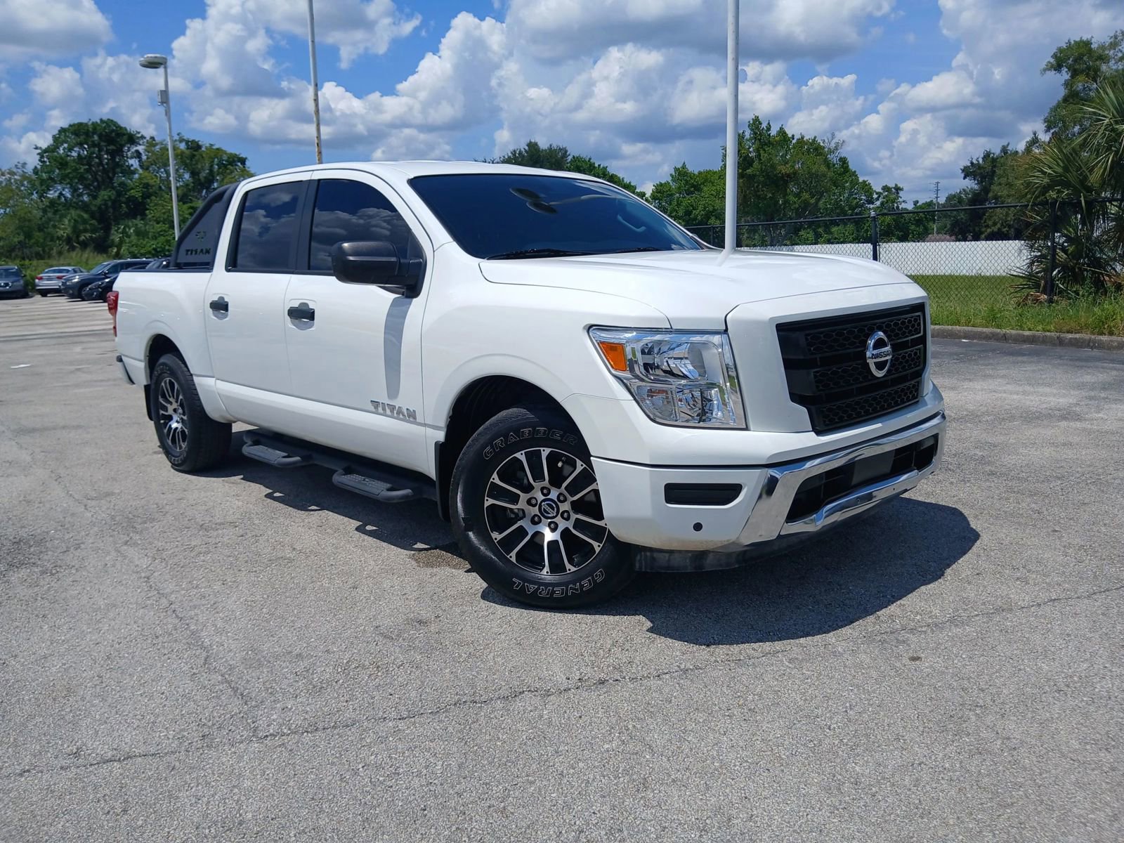 Used 2022 Nissan Titan SV w/ SV Convenience Package image 39