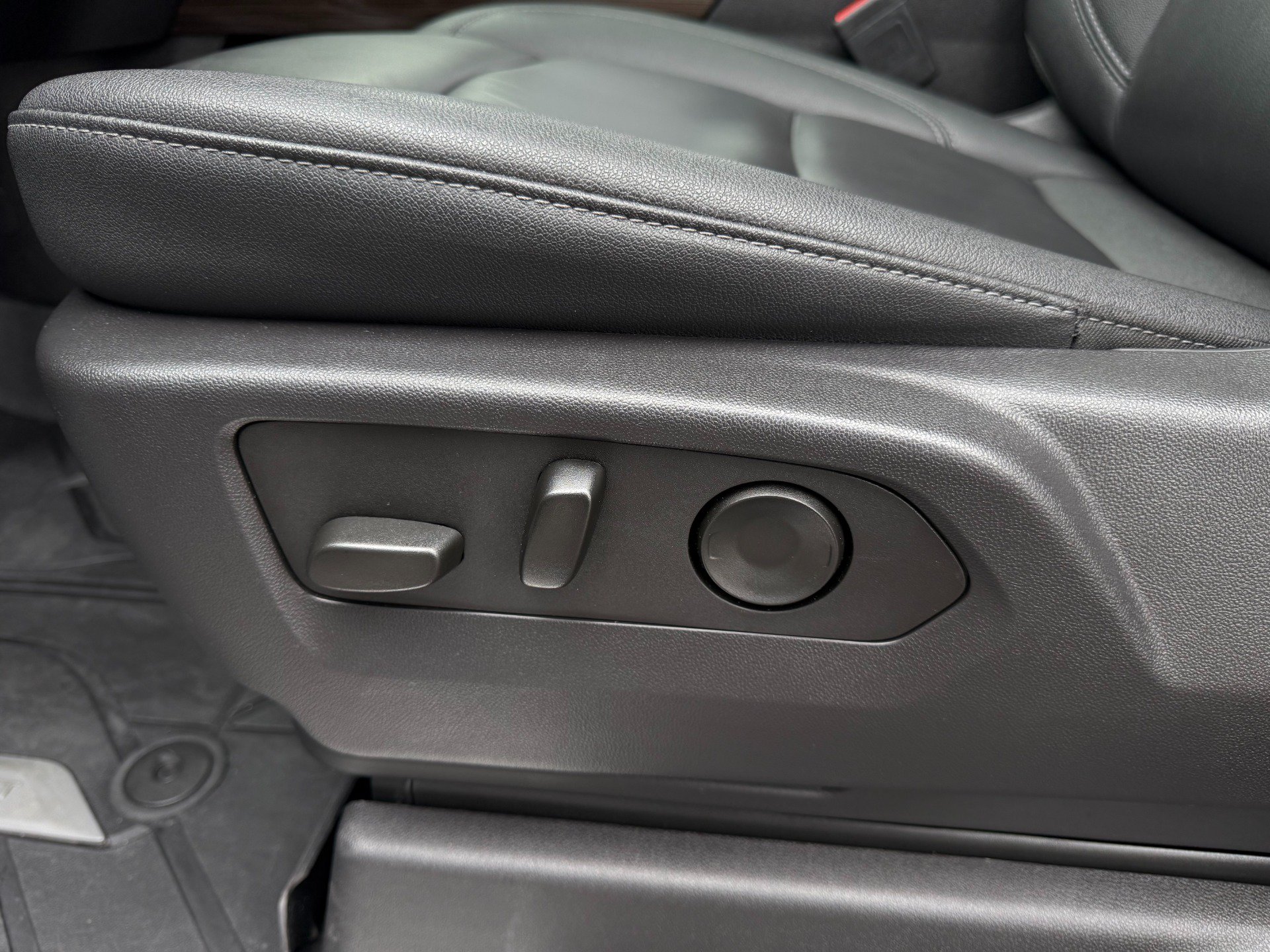 Used 2024 Chevrolet Silverado 1500 RST w/ Redline Edition AWD/4WD image 69