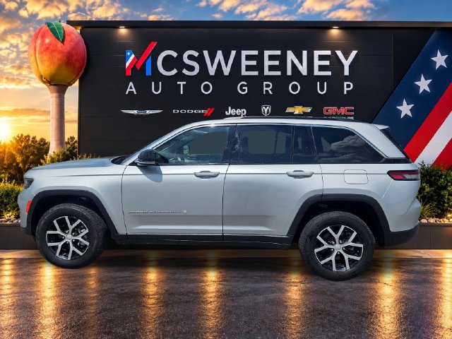 Used 2024 Jeep Grand Cherokee Limited AWD/4WD image 2