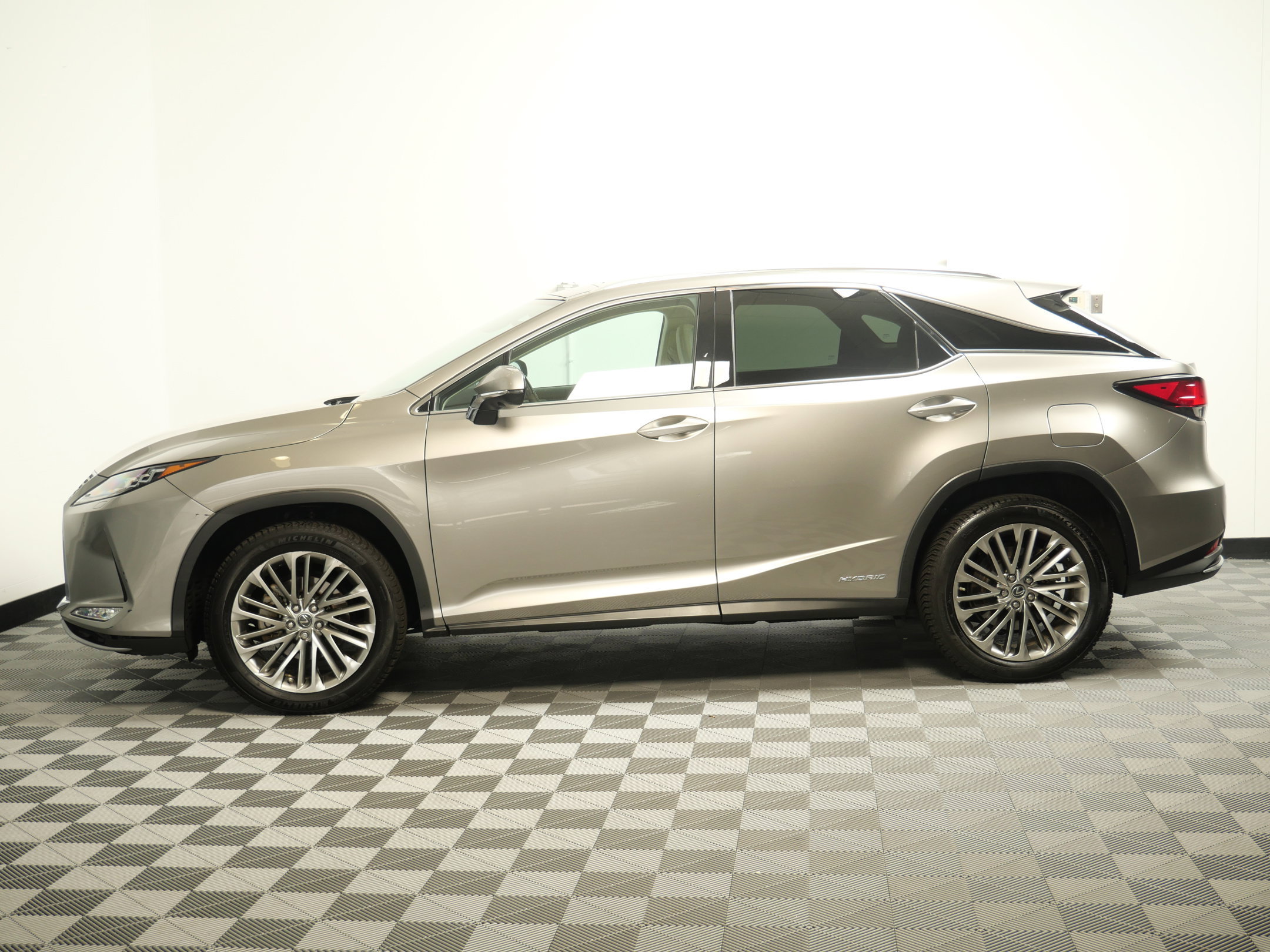 Used 2020 Lexus RX 450h AWD w/ Luxury Package image 5