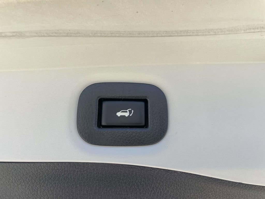 Used 2018 Nissan Rogue SL w/ Premium Package FWD image 10