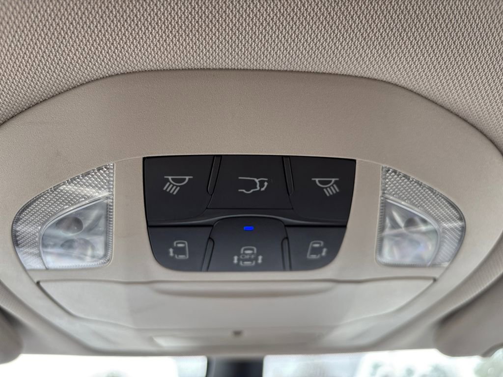 Used 2024 Chrysler Pacifica Select image 28