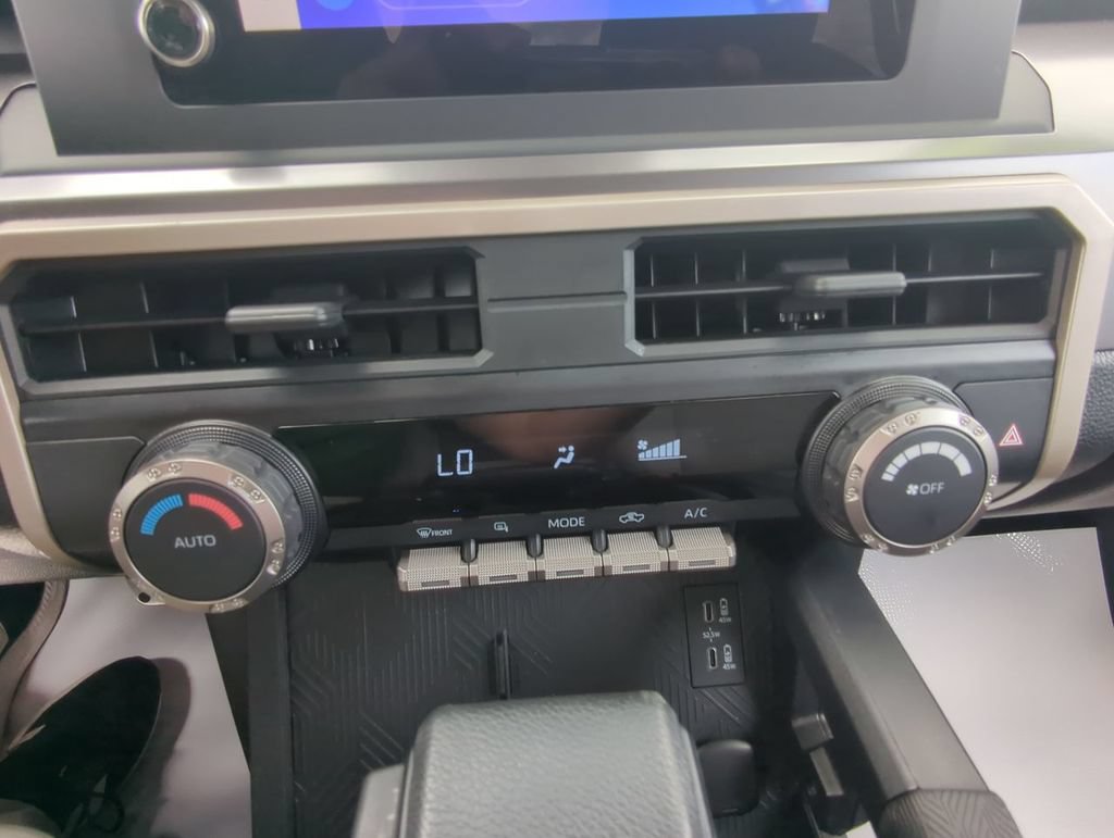 Used 2024 Toyota Tacoma TRD Sport AWD/4WD image 19