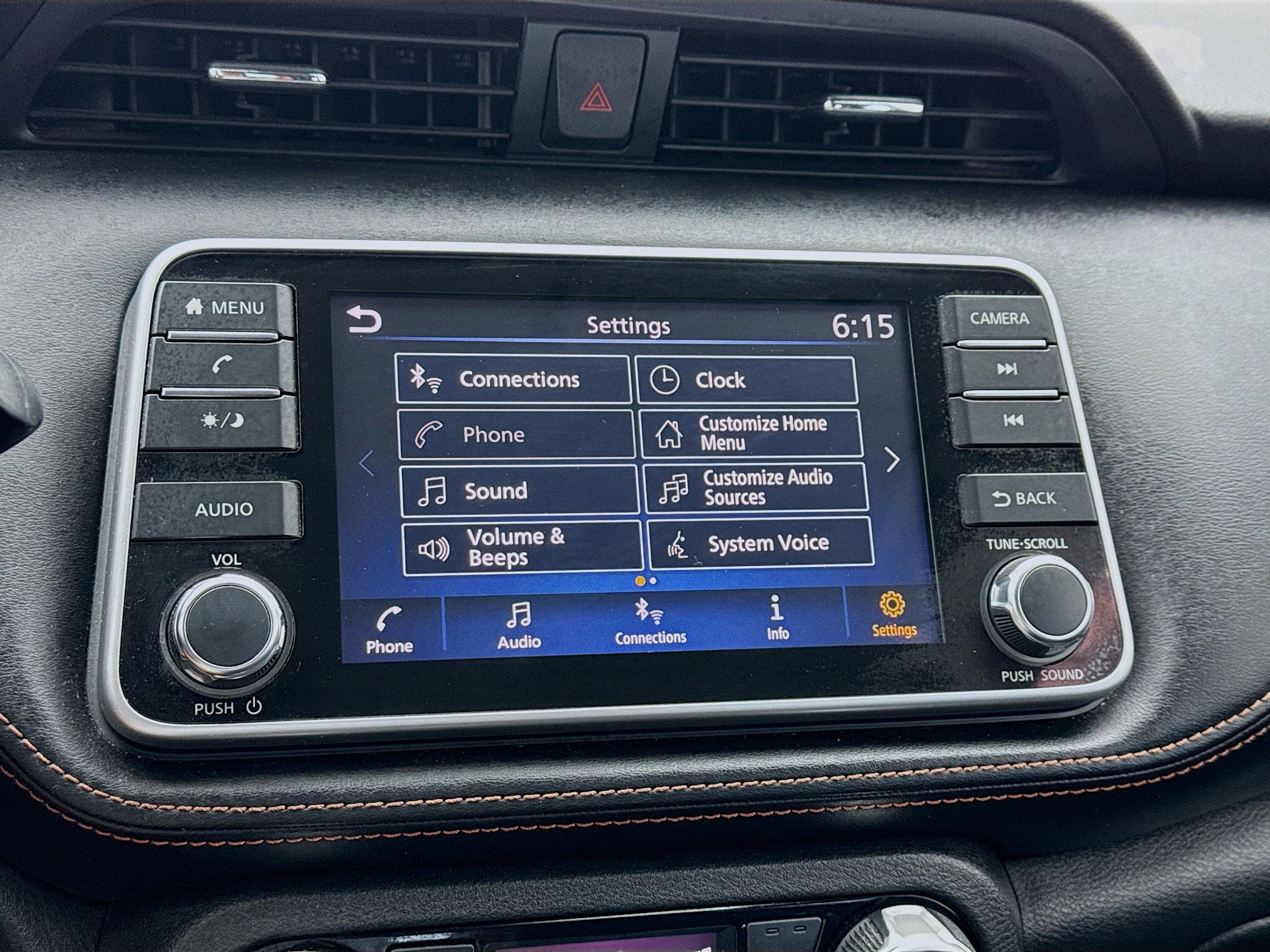 Used 2020 Nissan Kicks SR w/ SR Premium Package image 9