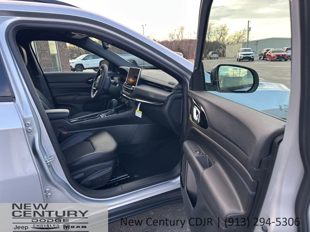 New 2026 Jeep Compass Latitude image 16