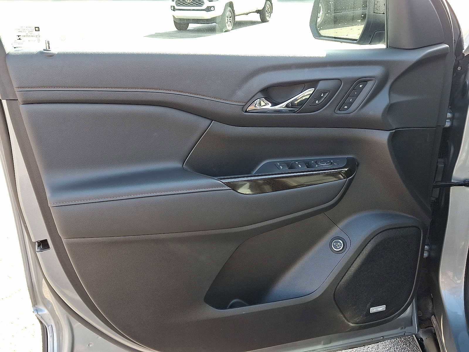 Used 2023 GMC Acadia AT4 w/ Technology Package image 12