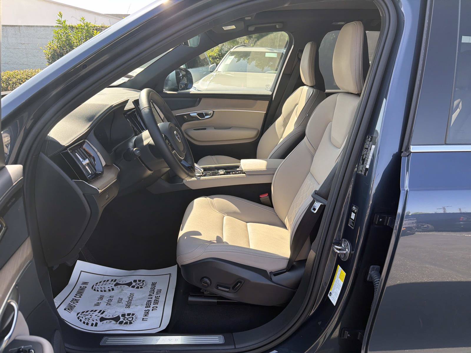 Used 2026 Volvo XC90 B6 Plus w/ Protection Package Premier AWD/4WD image 17
