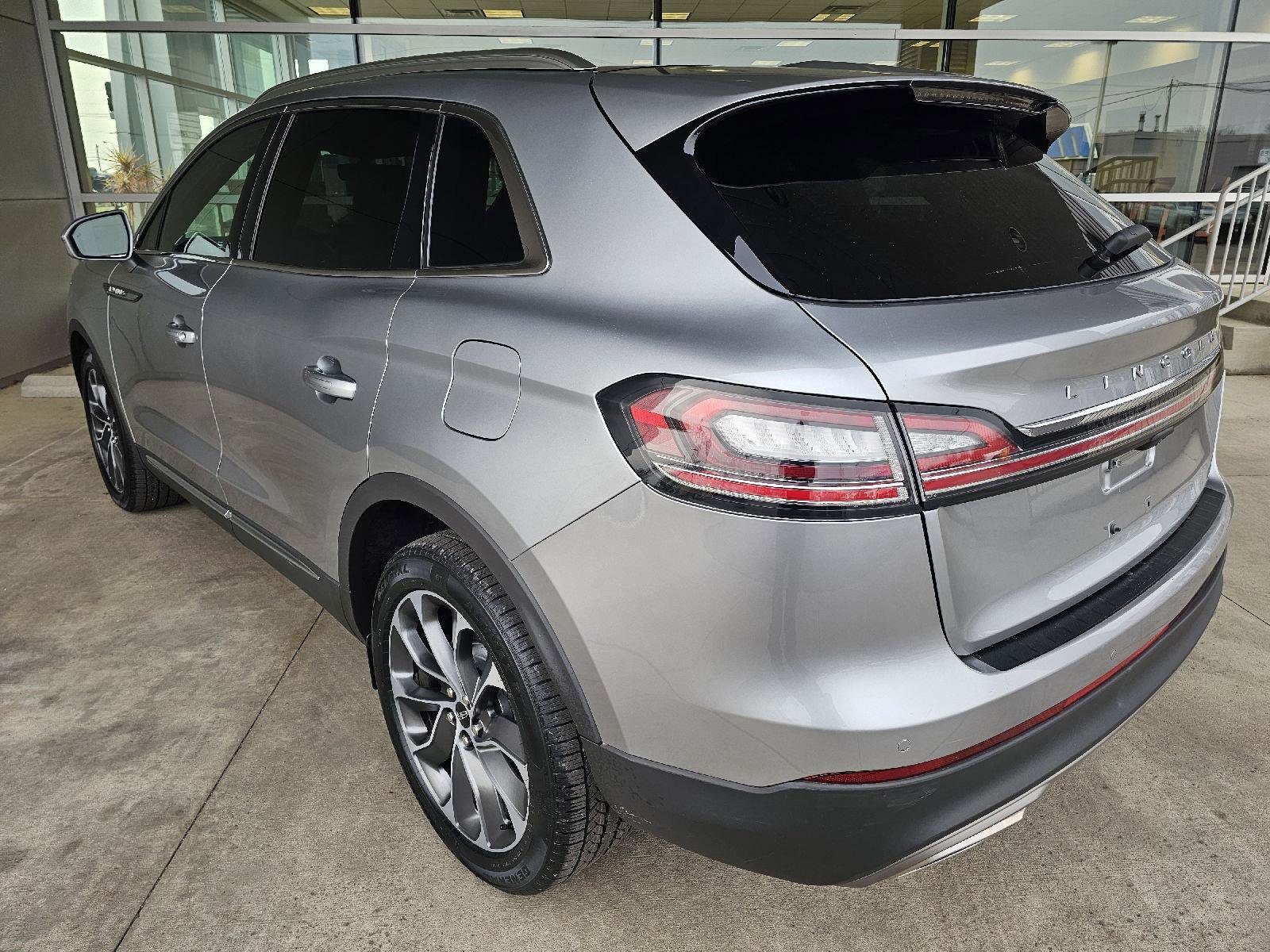 Used 2022 Lincoln Nautilus Reserve AWD/4WD image 3
