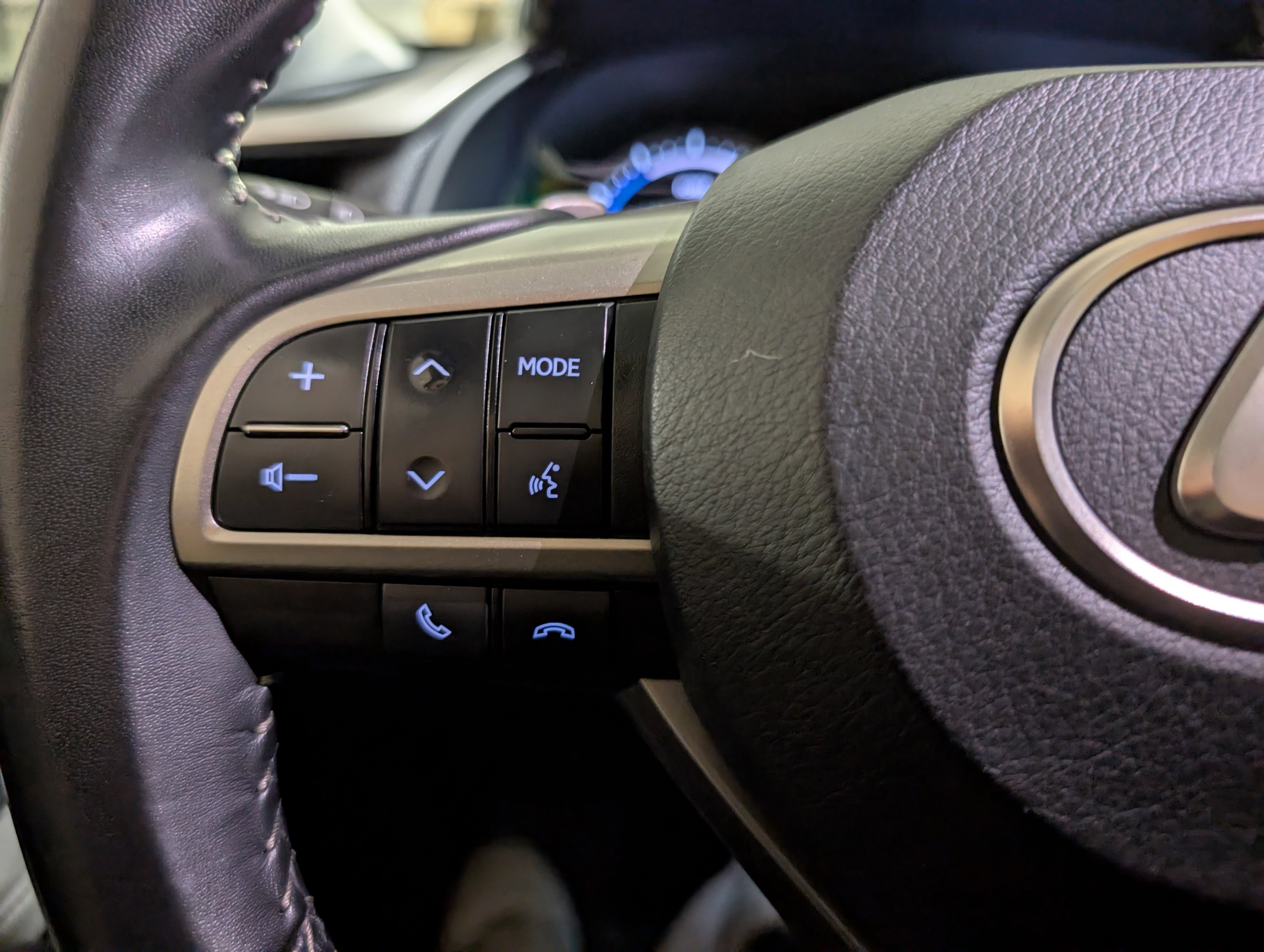 Used 2020 Lexus RX 450h AWD w/ Premium Package image 24