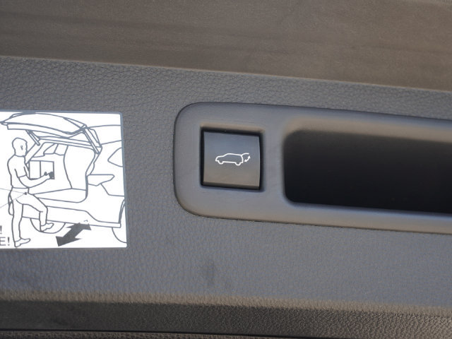 Used 2021 Toyota Highlander Limited FWD image 20