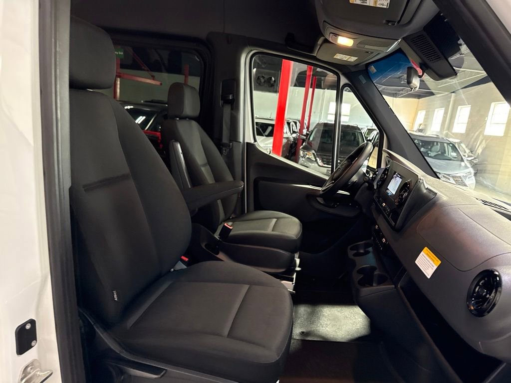 Used 2024 Mercedes-Benz Sprinter 2500 image 27