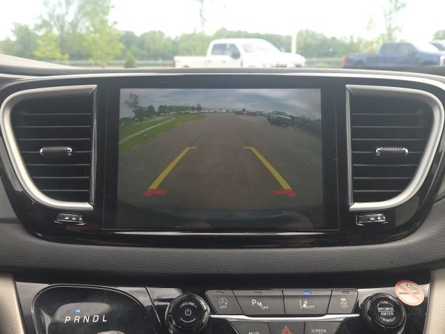 Used 2023 Chrysler Pacifica Touring-L FWD image 35