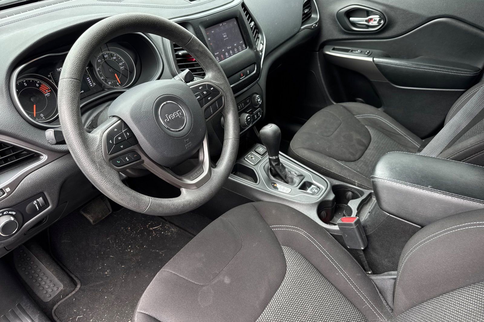 Used 2021 Jeep Cherokee Latitude FWD image 11