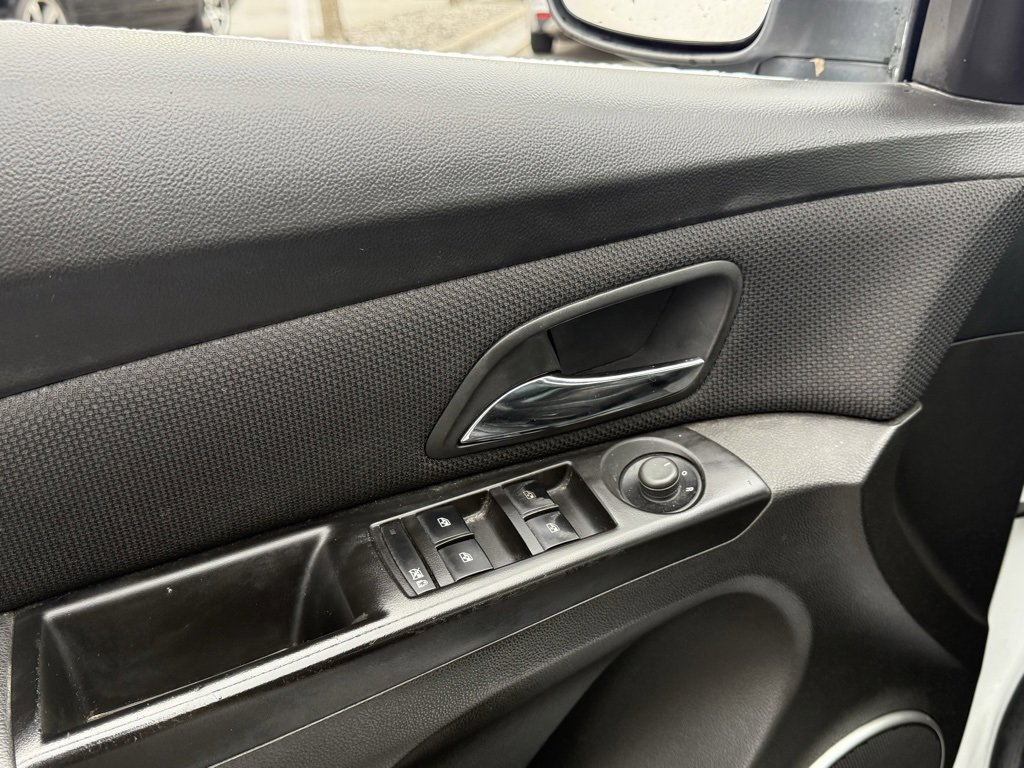 Used 2011 Chevrolet Cruze LT image 9