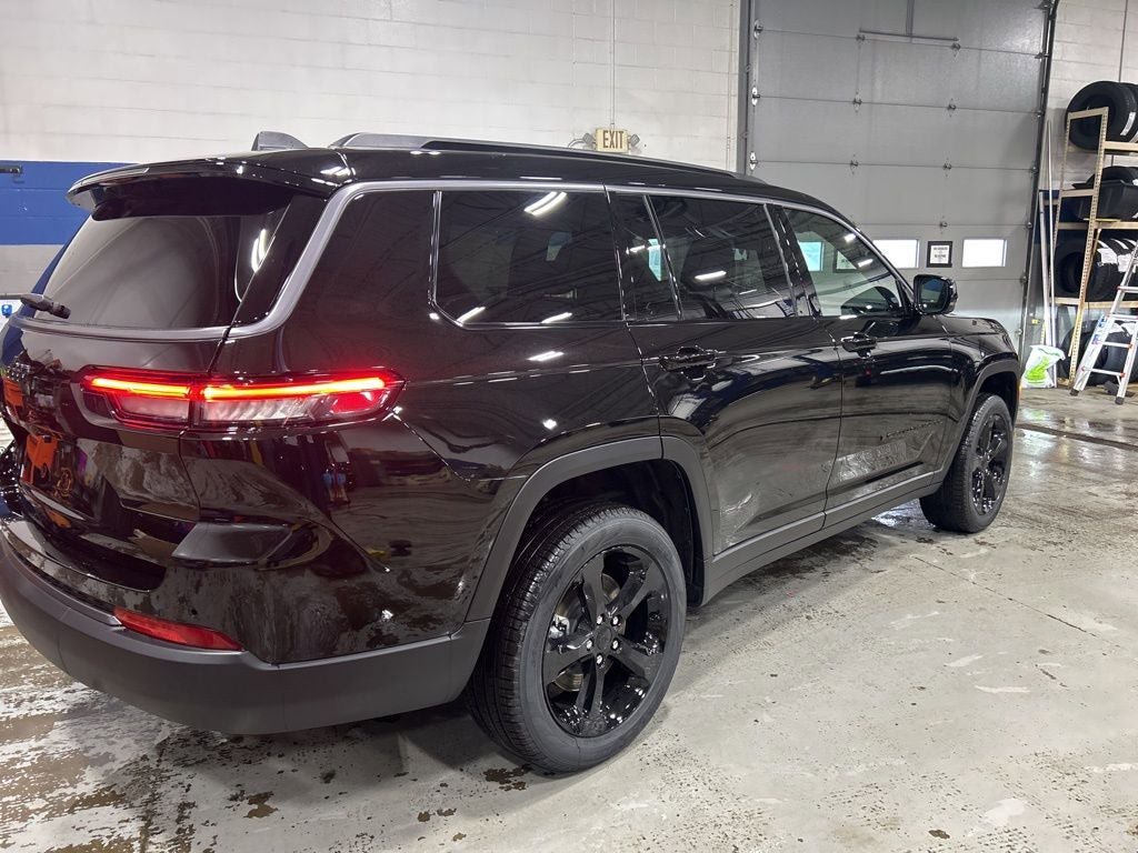 New 2026 Jeep Grand Cherokee L Limited w/ Limited Altitude Package AWD/4WD image 4
