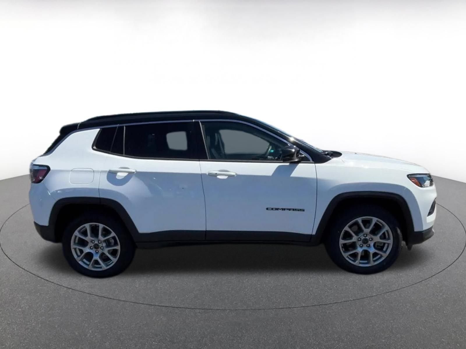 Used 2025 Jeep Compass Limited AWD/4WD image 16