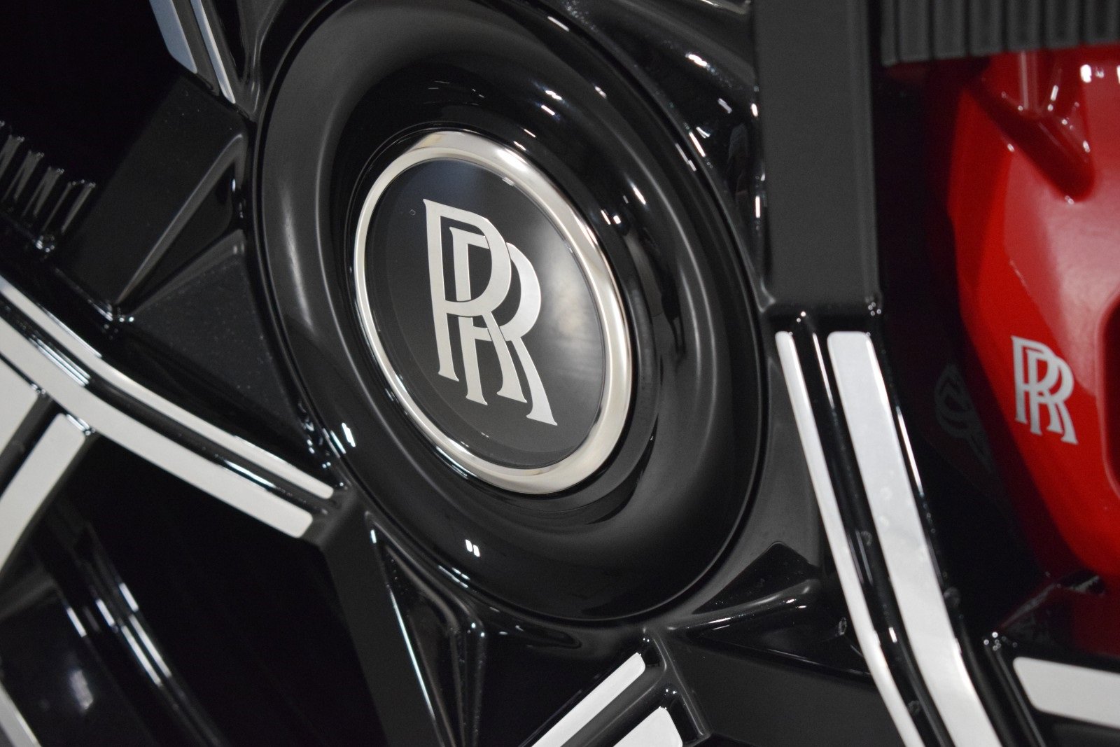 New 2026 Rolls-Royce Cullinan Black Badge image 17