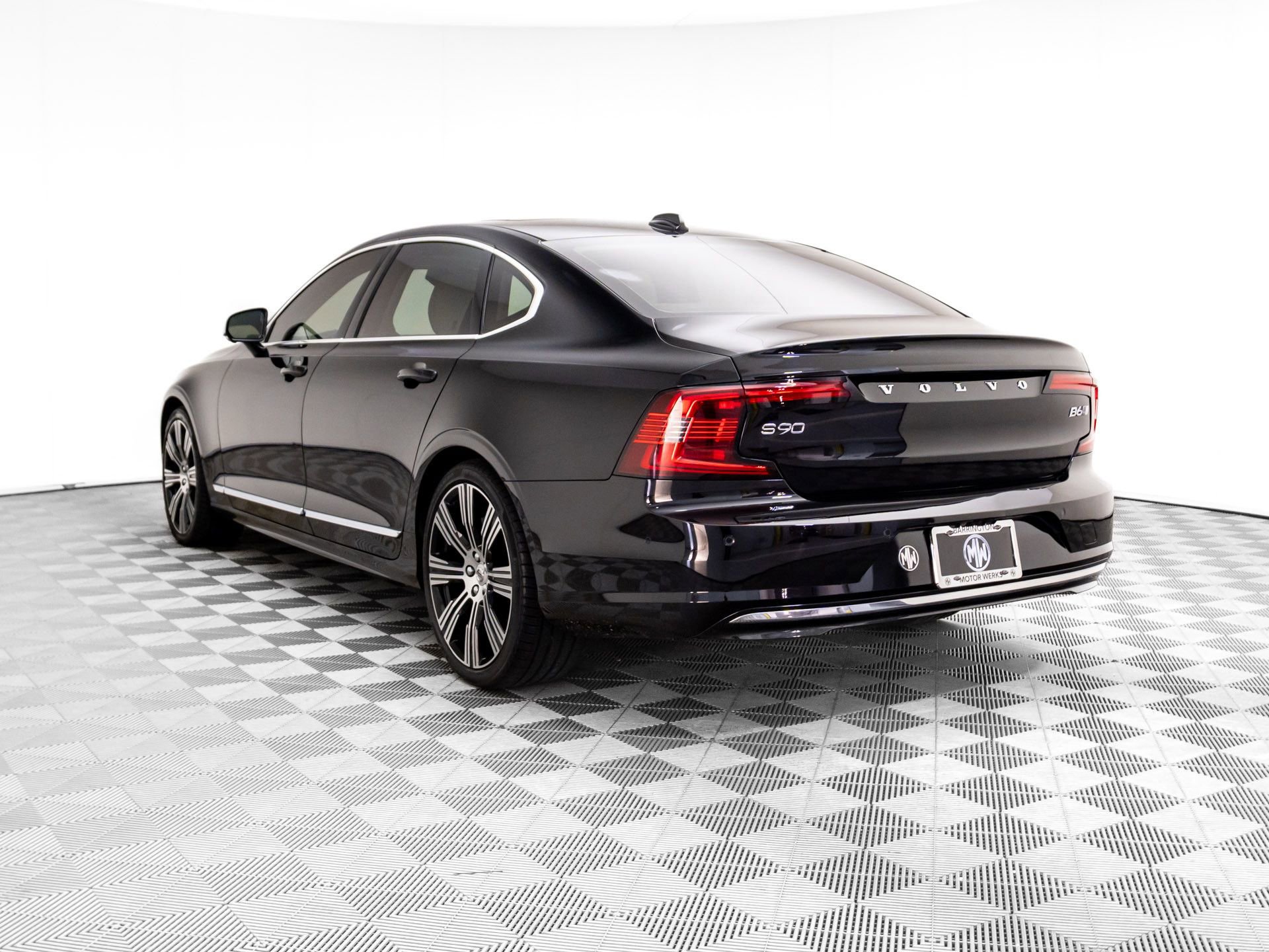 Used 2023 Volvo S90 B6 Ultimate image 3