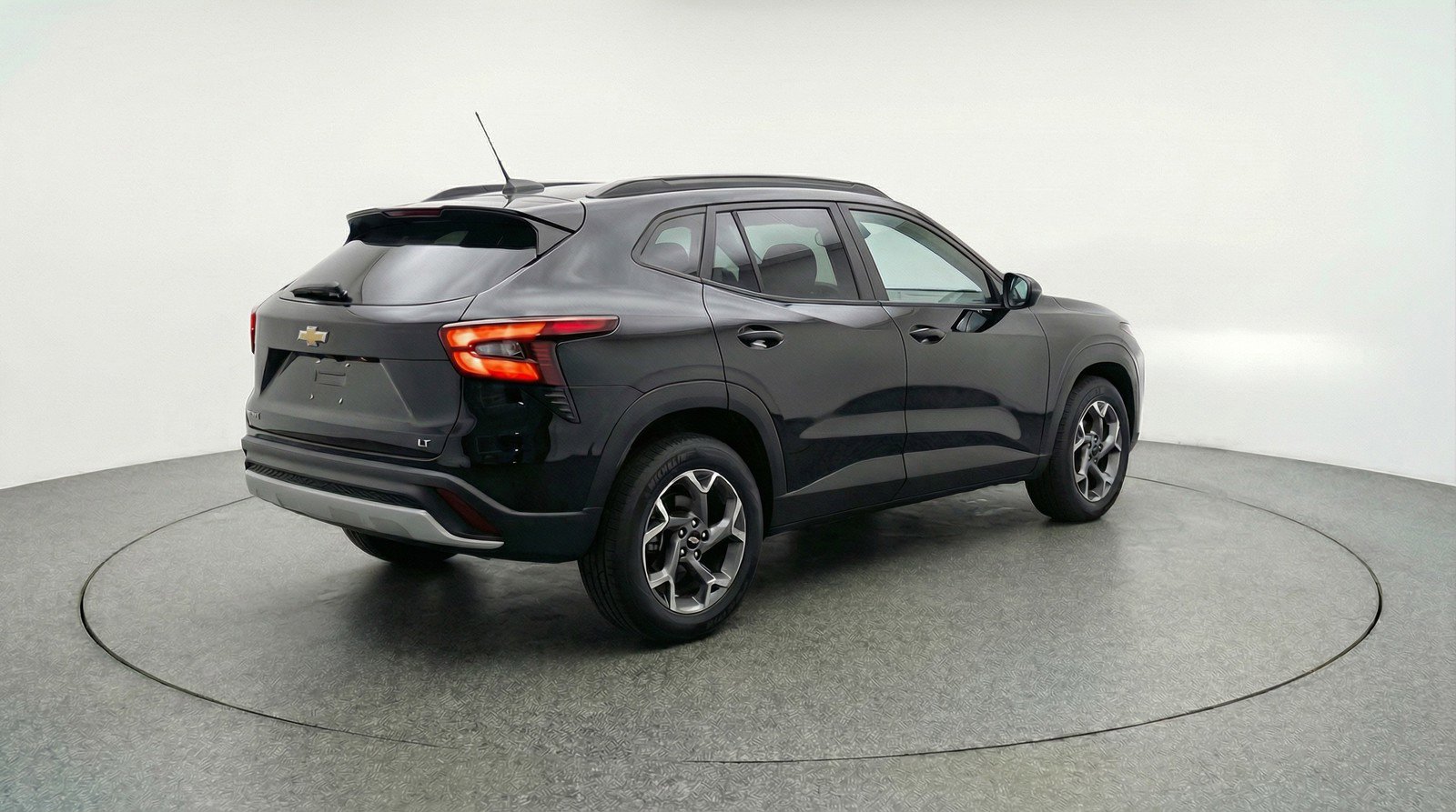 Used 2025 Chevrolet Trax LT FWD image 9