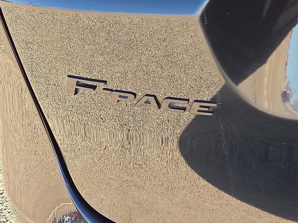Used 2023 Jaguar F-PACE SVR image 17