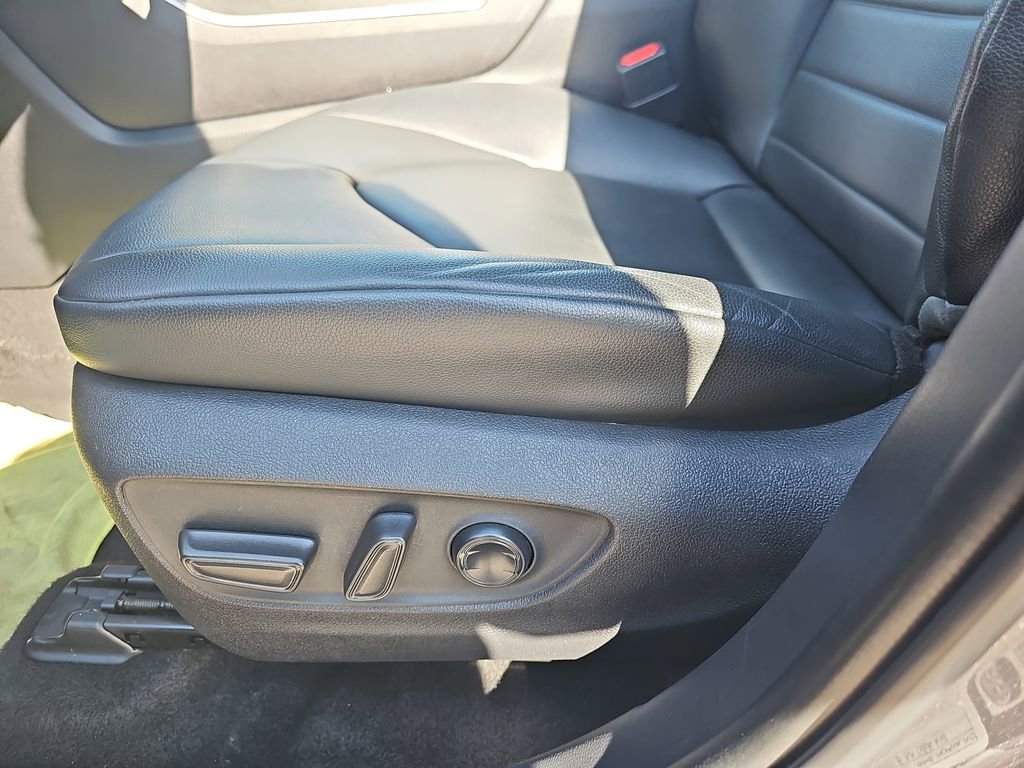 Used 2024 Toyota Highlander Limited AWD/4WD image 34