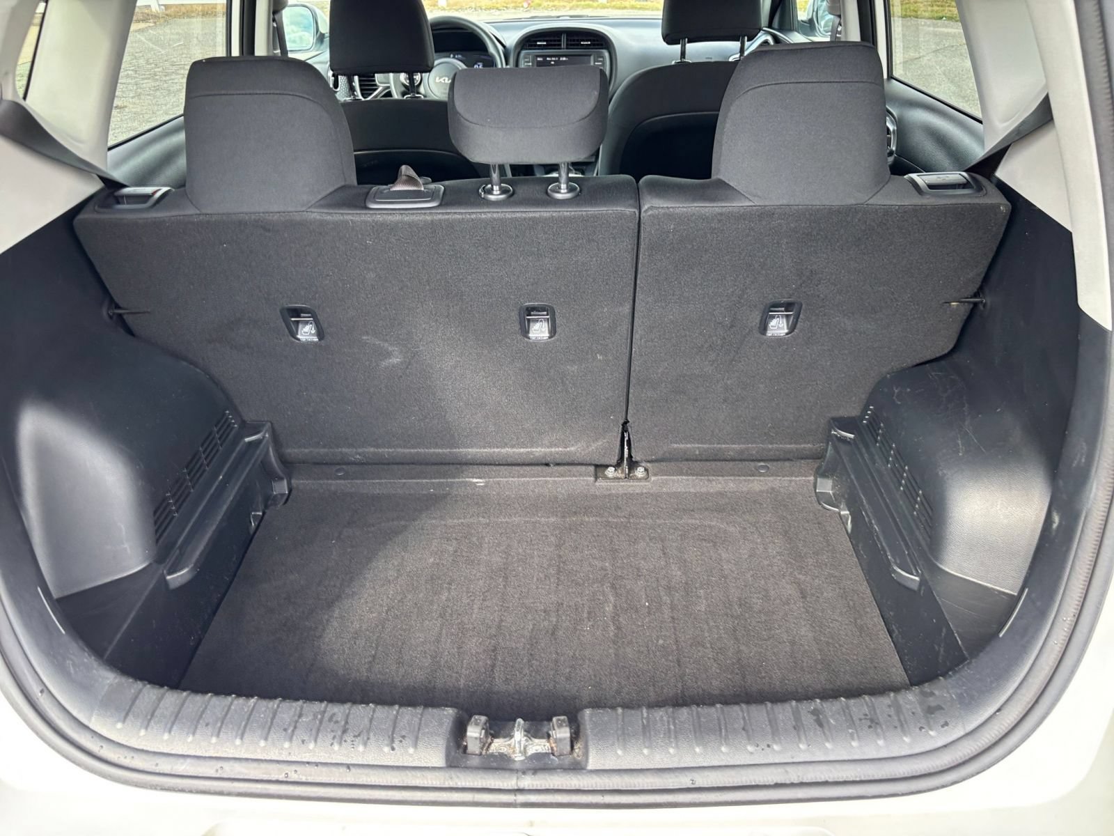 Used 2025 Kia Soul LX w/ LX Technology Package FWD image 28