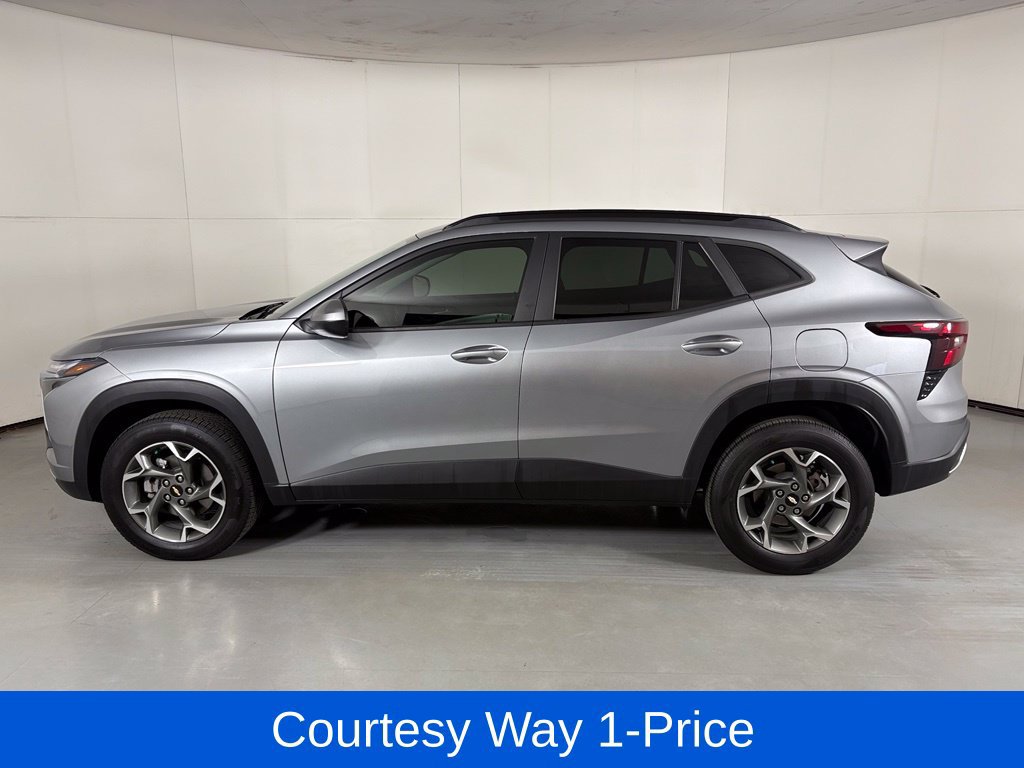 Used 2024 Chevrolet Trax LT FWD image 6