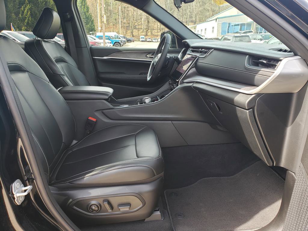 New 2025 Jeep Grand Cherokee Limited image 16