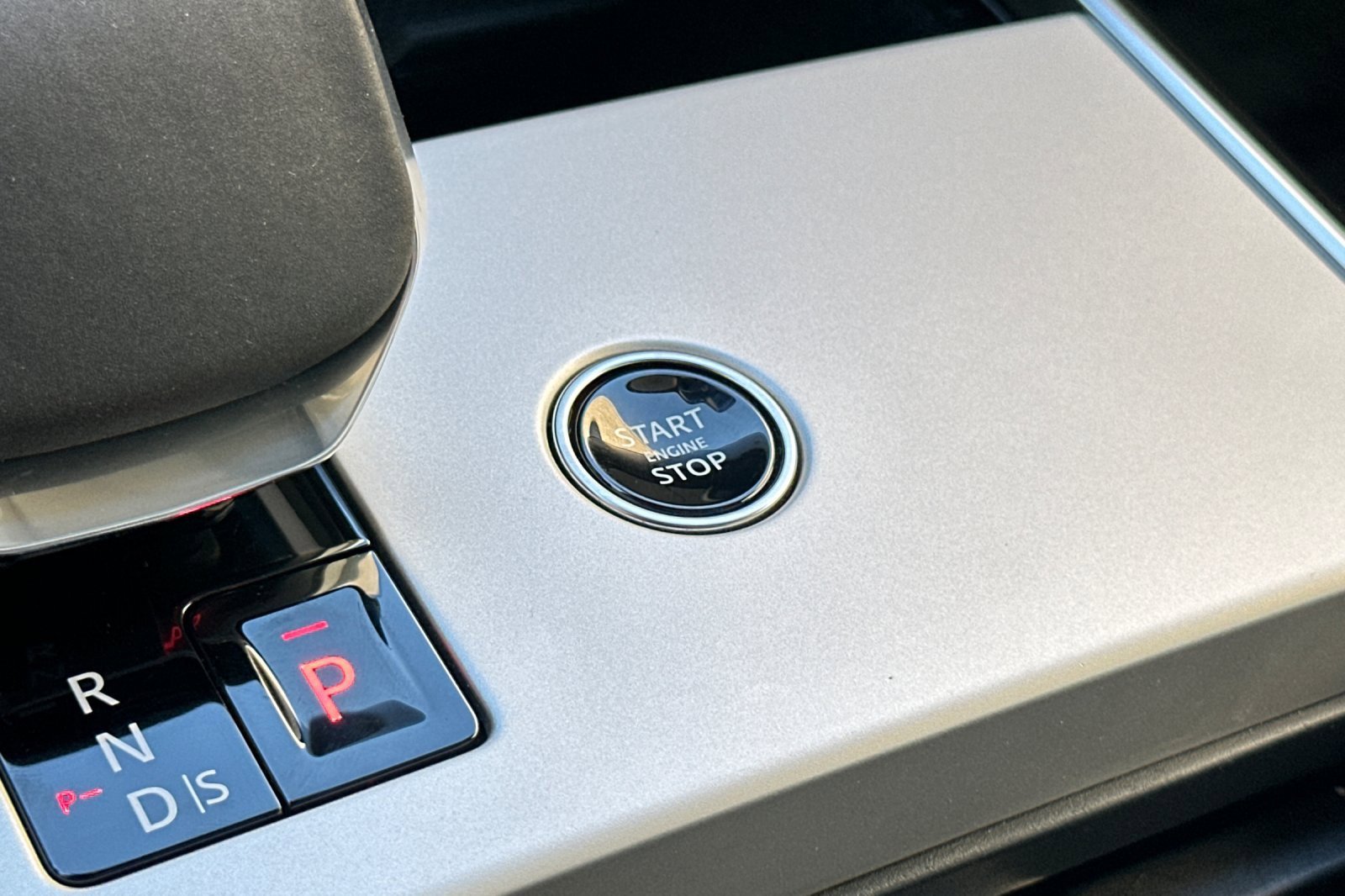 Certified 2024 Land Rover Range Rover SE image 26