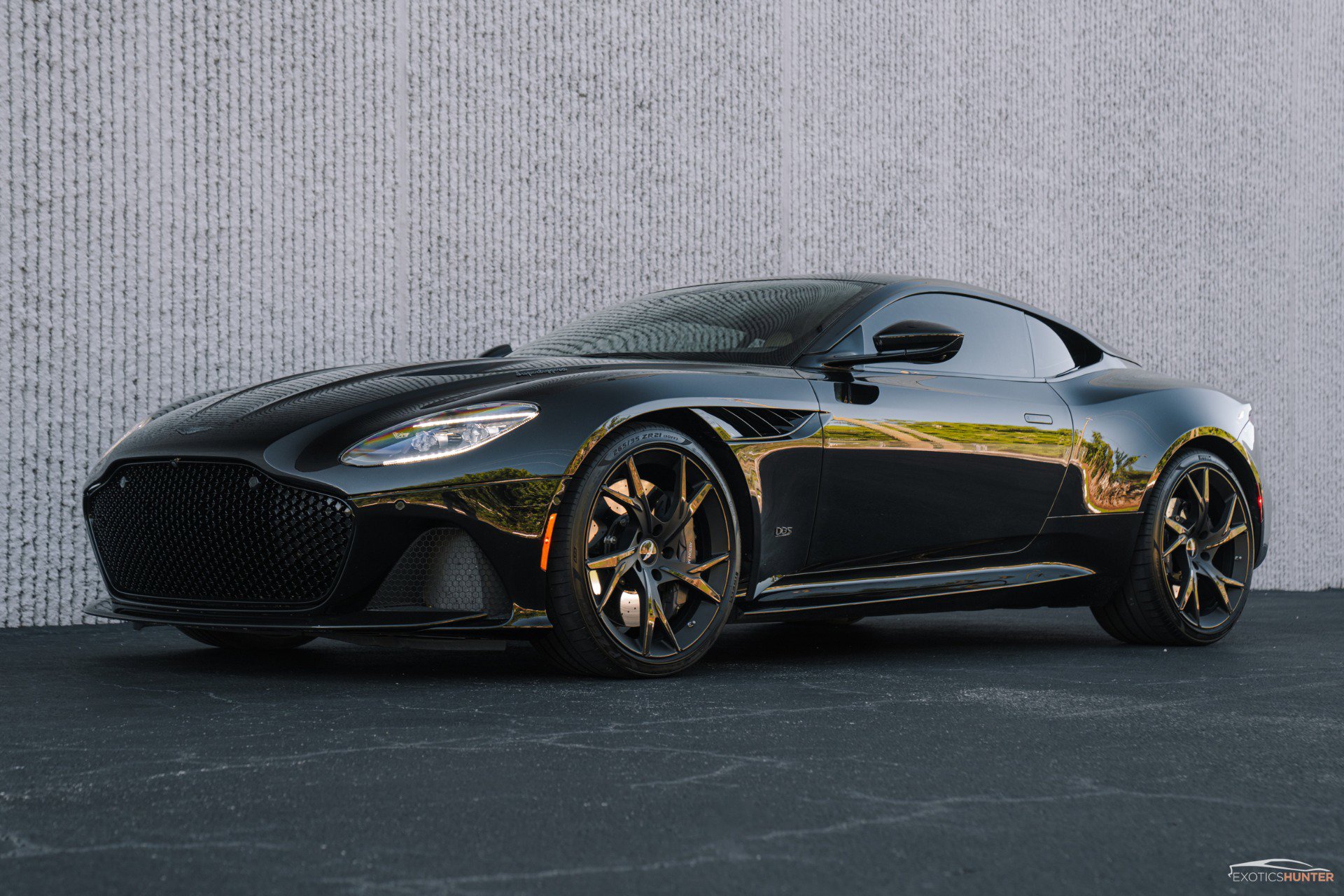 Used 2019 Aston Martin DBS Superleggera RWD image 27