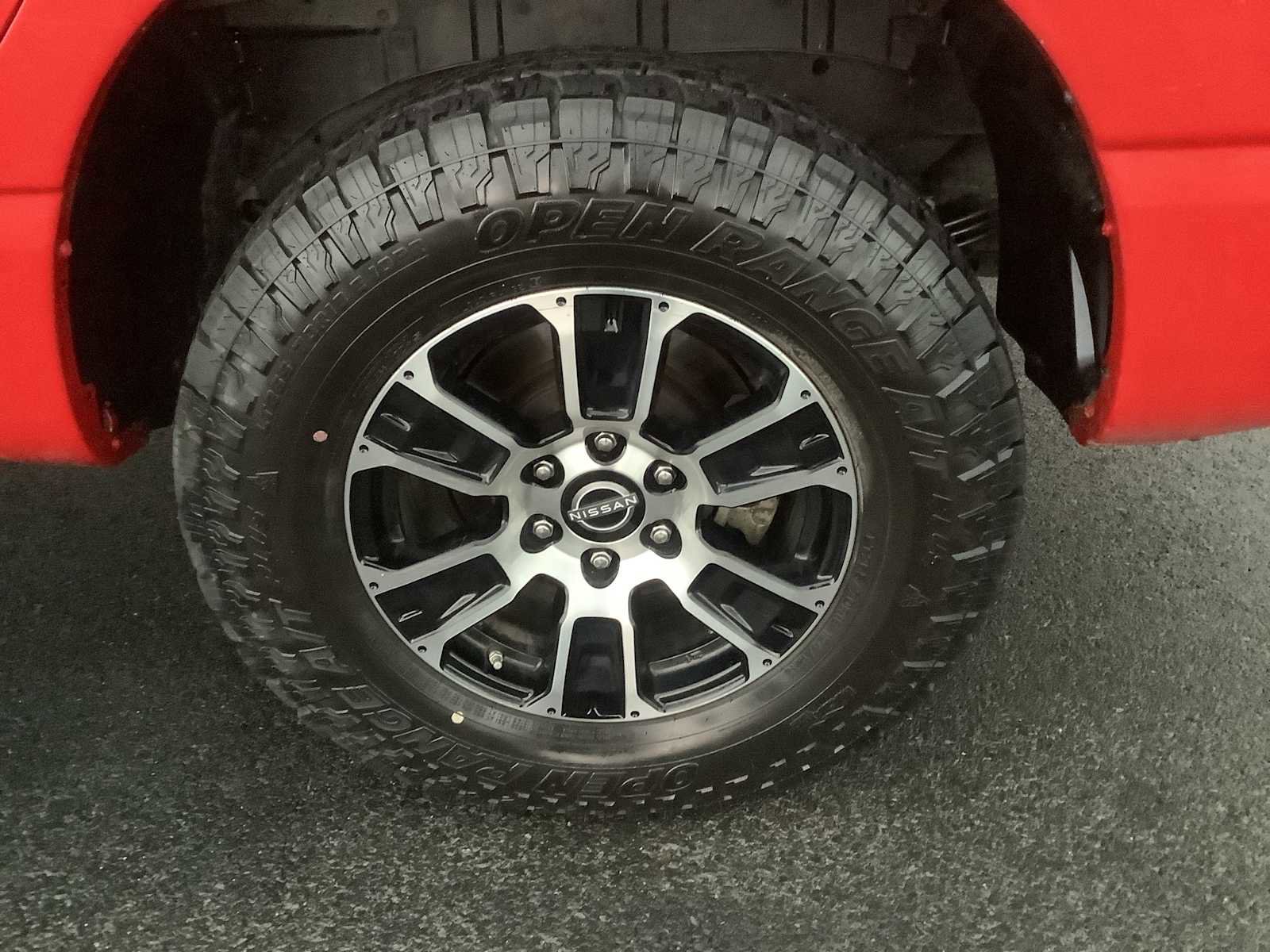 Used 2023 Nissan Titan SV image 7