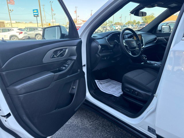 Used 2023 Chevrolet Traverse LT FWD image 13