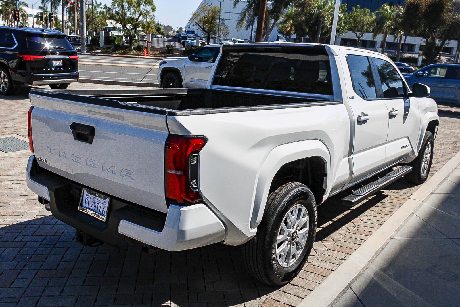 Used 2025 Toyota Tacoma SR5 AWD/4WD image 7